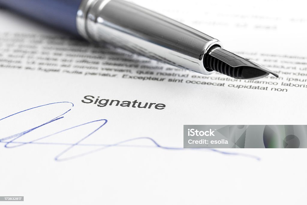 Contrat signé - Photo de Affaires libre de droits