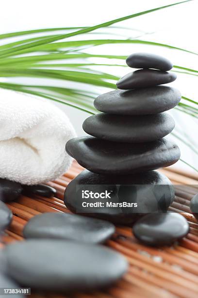 Balance Massage Steine Stockfoto und mehr Bilder von Alternative Behandlungsmethode - Alternative Behandlungsmethode, Alternative Medizin, Bathroom