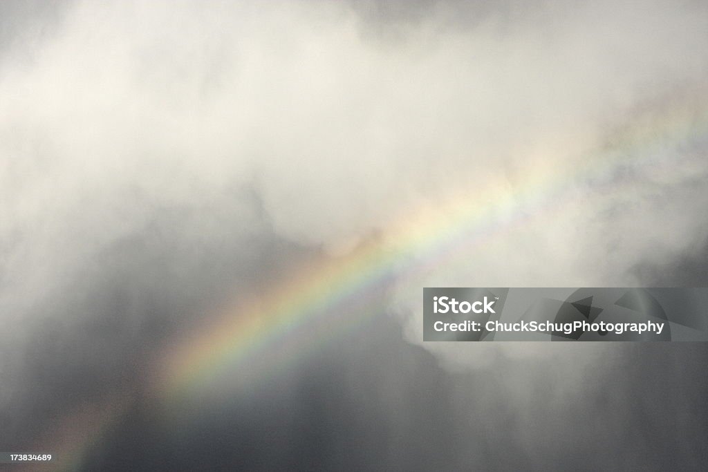 Rainbow гроза дождь, град Mist - Стоковые фото Every cloud has a silver lining - английское выражение роялти-фри