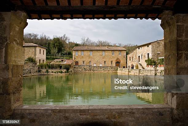 Bagno Vignoni Italia Foto de stock y más banco de imágenes de Agua - Agua, Aldea, Antiguo