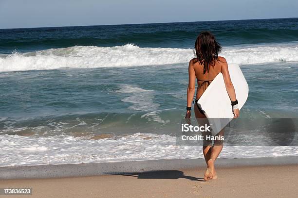 Foto de Garota De Praia e mais fotos de stock de Adulto - Adulto, Andar, Areia