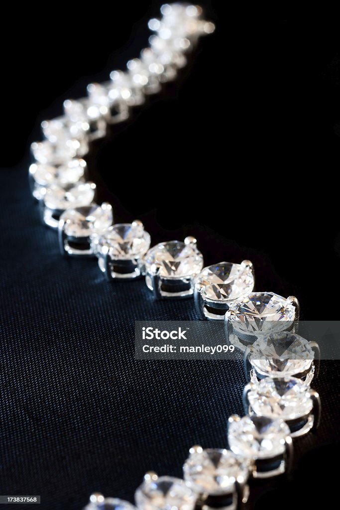 Collana di diamanti con sfondo testurizzato - Foto stock royalty-free di Collana