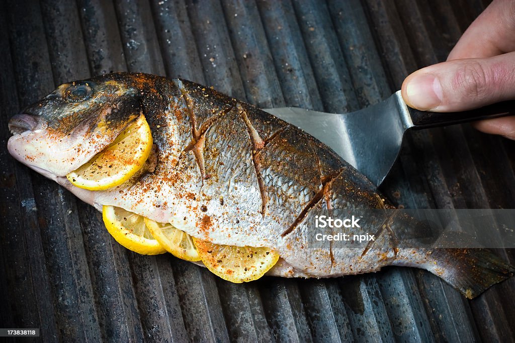 Rezept, Fisch mit Zitrone. - Lizenzfrei Gegrillt Stock-Foto