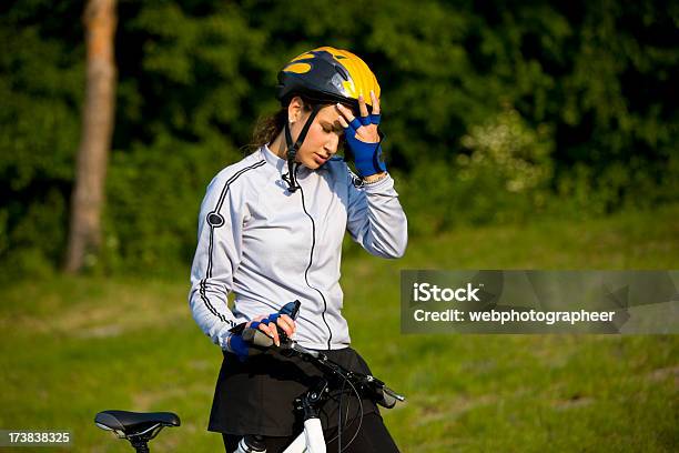 Cansado Mulher - Fotografias de stock e mais imagens de Bicicleta - Bicicleta, Falta de Ar, Calor