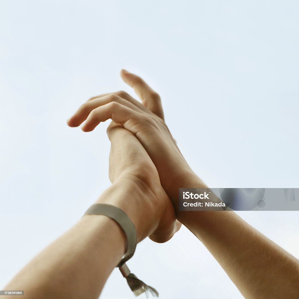 Uomo mani in un concerto - Foto stock royalty-free di Festival musicale