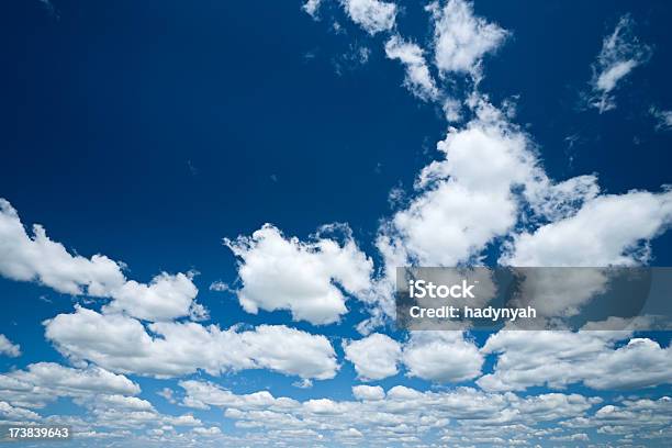 El Cielo Azul Foto de stock y más banco de imágenes de Aire libre - Aire libre, Armonía - Concepto, Azul