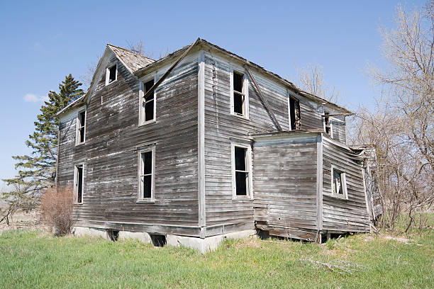 istock old farm house in state of ruin 173839805