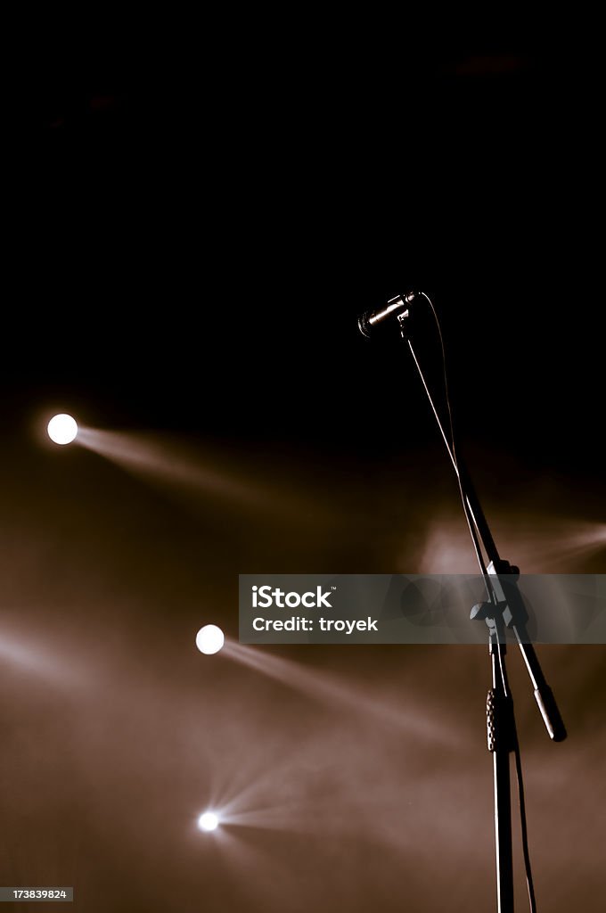 Projecteur de scène de concert, un microphone - Photo de Art libre de droits