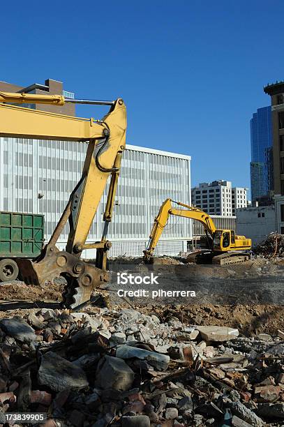 Городской Отдых Backhoes На Работе — стоковые фотографии и другие картинки Machinery - Machinery, Бетон, Бизнес