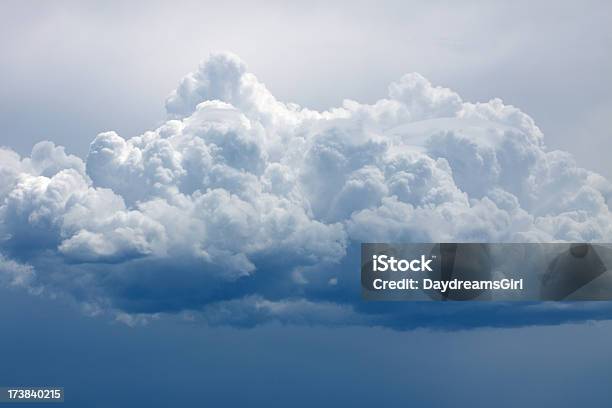 Эффектные Кучевое Облако В Небе — стоковые фотографии и другие картинки Без людей - Без людей, Вид с воздуха, Выразительное небо