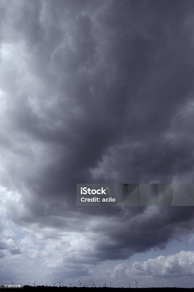 Burza chmury i energią wiatru - Zbiór zdjęć royalty-free (Bez ludzi)