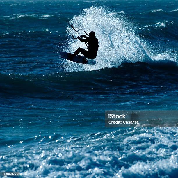 Foto de Fronteira De Kite e mais fotos de stock de 20-24 Anos - 20-24 Anos, Adulto, Atividade