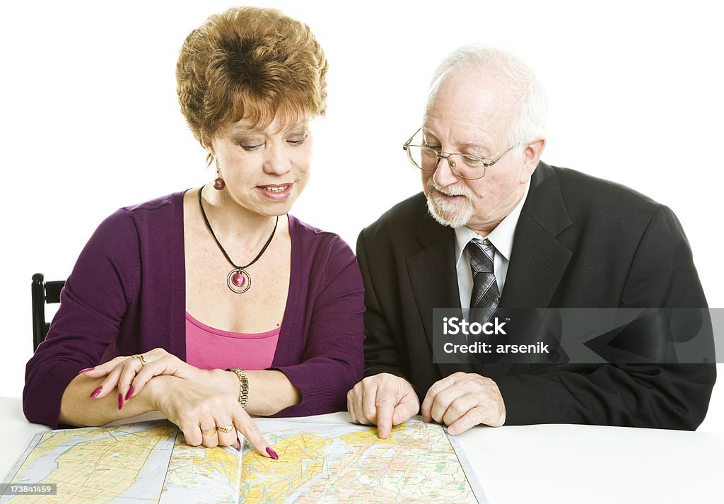 Coppia Senior pianificazione di viaggio - Foto stock royalty-free di 60-69 anni