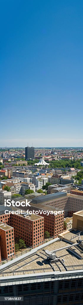 Берлин Кройцберг на крыше Вертикальный баннер - Стоковые фото Архитектура роялти-фри