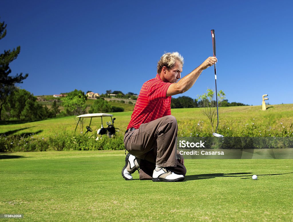 Golfista en green de putting - Foto de stock de 20-24 años libre de derechos