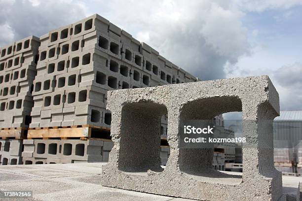 Blocchi Di Calcestruzzo Building - Fotografie stock e altre immagini di Attrezzatura - Attrezzatura, Blocco di calcestruzzo, Blocco di cemento