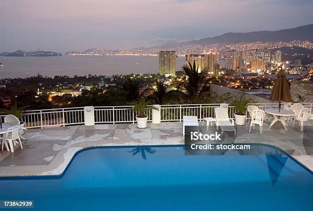 Noche En Acapulco Foto de stock y más banco de imágenes de Acapulco - Acapulco, Hotel, Piscina