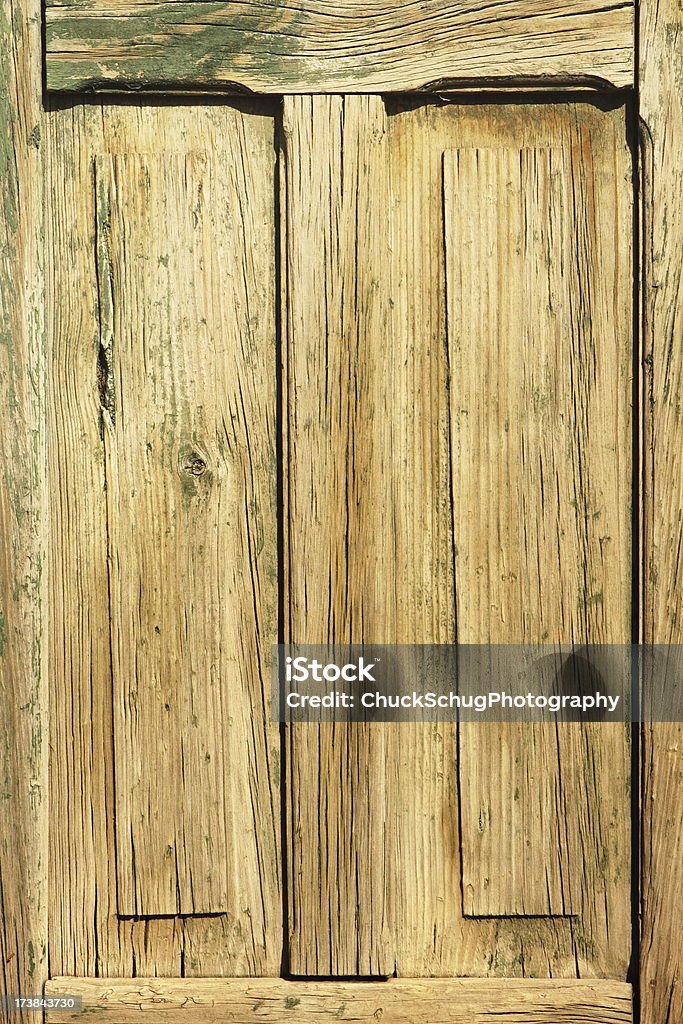 Porta in legno invecchiato sbiadito Woodgrain - Foto stock royalty-free di Ambientazione esterna