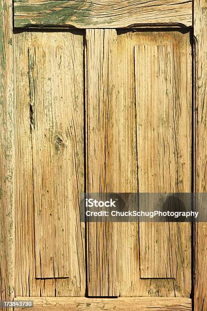 Porta In Legno Invecchiato Sbiadito Woodgrain - Fotografie stock e altre immagini di Ambientazione esterna - Ambientazione esterna, Antico - Vecchio stile, Architettura