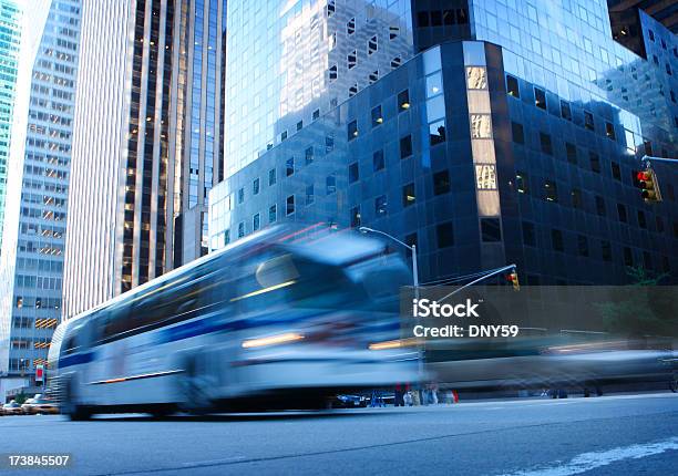 Urban Transit Stockfoto und mehr Bilder von Bus - Bus, New York City, Bewegungsunschärfe