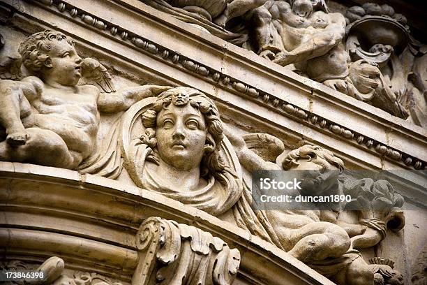 クラシックなストーン Sculpure の正面玄関 - エンタメ総合のストックフォトや画像を多数ご用意 - エンタメ総合, グレコローマン, スペイン