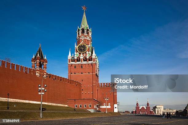 Foto de A Torre Spasskaya Na Praça Vermelha Xxxl e mais fotos de stock de Alto - Descrição Geral - Alto - Descrição Geral, Arquitetura, Capitais internacionais