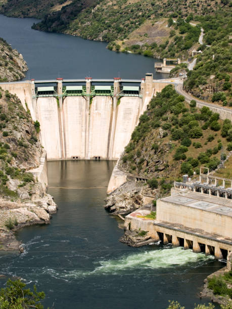 istock Dam on the River Duero 173847469