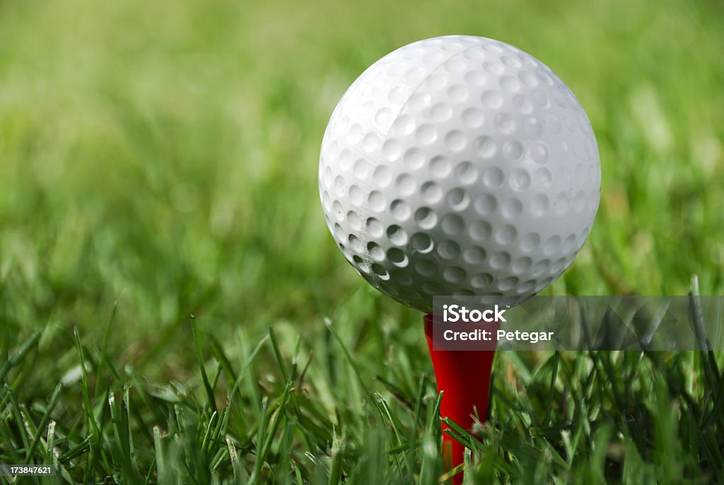 Balle de Golf et Tee-shirt - Photo de Activité de loisirs libre de droits