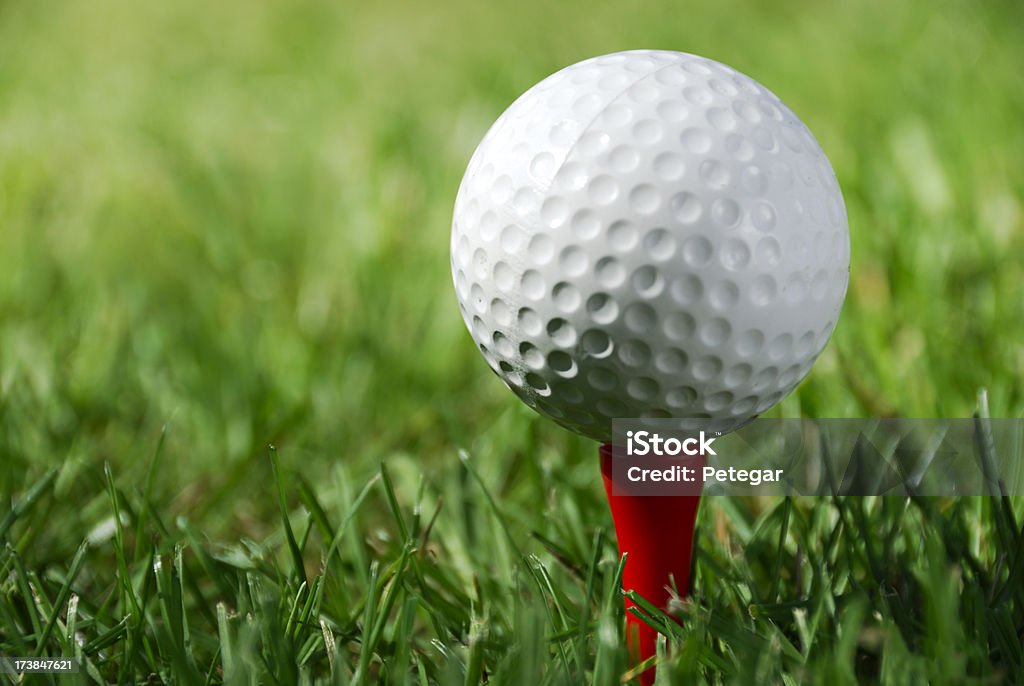 Мяч для гольфа и Футболка - Стоковые фото Golf Swing роялти-фри