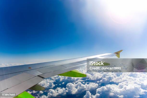 Verde Transporte Aéreo De Asa Areoplane - Fotografias de stock e mais imagens de Ao Ar Livre - Ao Ar Livre, Asa de aeronave, Avião