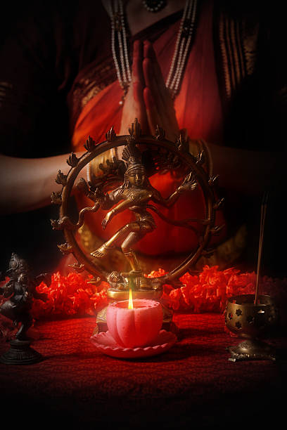 молиться до шива - shiva hindu god statue dancing стоковые фото и изображения
