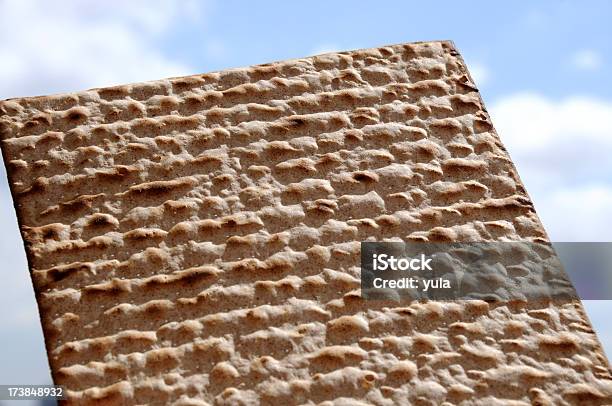 Matzá Foto de stock y más banco de imágenes de Alimento - Alimento, Azul, Celebración - Acontecimiento