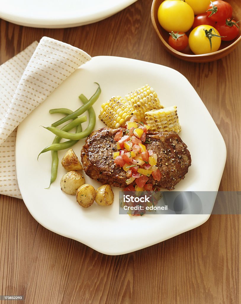 Bistecca e Pannocchia arrostita. - Foto stock royalty-free di Alimentazione sana