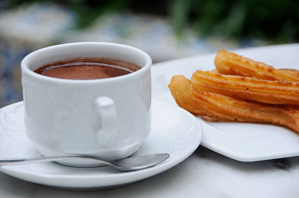 chocolate y churros - churro chocolate cup sweet food fotografías e imágenes de stock