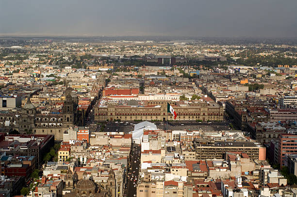 zocalo square, mexico city - smog mexico mexico city air pollution stock-fotos und bilder