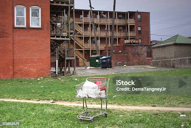 Slum Stockfoto und mehr Bilder von Architektur - Architektur, Armut, Außenaufnahme von Gebäuden