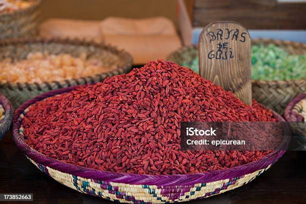 Goji Frutti Di Bosco - Fotografie stock e altre immagini di Alimentazione sana - Alimentazione sana, Alimenti secchi, Antiossidante