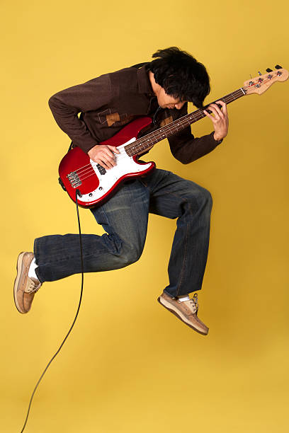 rock em - men artist guitarist guitar imagens e fotografias de stock