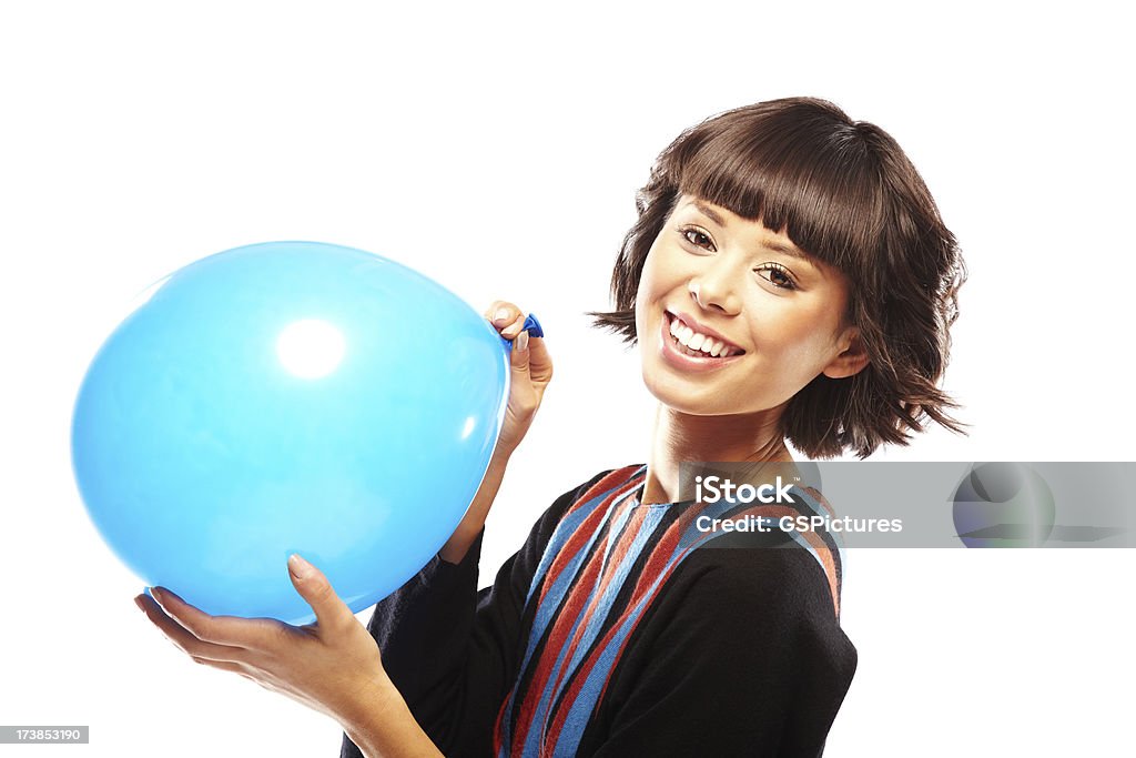 Fille heureuse avec ballons bleu - Photo de 20-24 ans libre de droits
