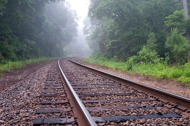 Cтоковое фото Пустой поезд треки утром Туман