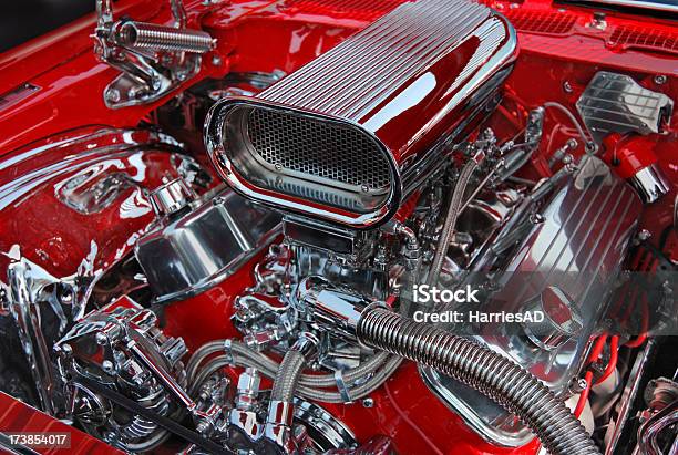 Cromado V8 Motor Foto de stock y más banco de imágenes de Motor - Motor, Coche deportivo, Coche de coleccionista