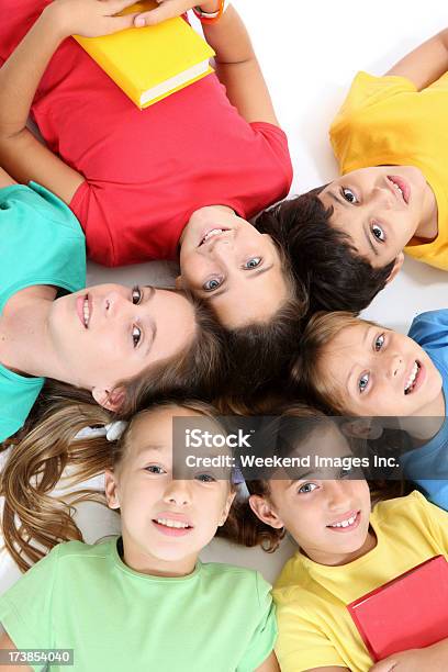 행복함 프렌즈 10-11세에 대한 스톡 사진 및 기타 이미지 - 10-11세, 8-9 살, 갈색 머리