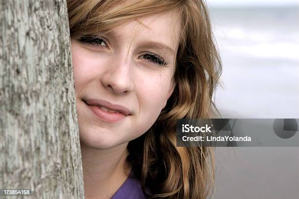 Красивый Teen — стоковые фотографии и другие картинки 14-15 лет - 14-15 лет, Весёлый, Выглядывать