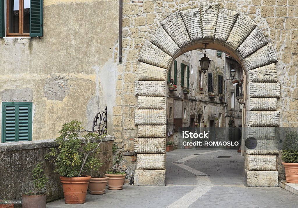 Sorano Vicolo in Toscana - Foto stock royalty-free di Sorano