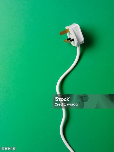 Wtyczki Na Zielony - zdjęcia stockowe i więcej obrazów Wtyczka elektryczna - Wtyczka elektryczna, Bez ludzi, Fotografika