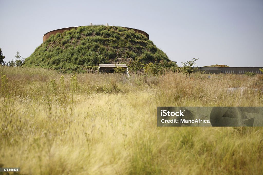 에서 Tumulus Maropeng 디스커버카드 - 로열티 프리 남아프리카공화국 스톡 사진