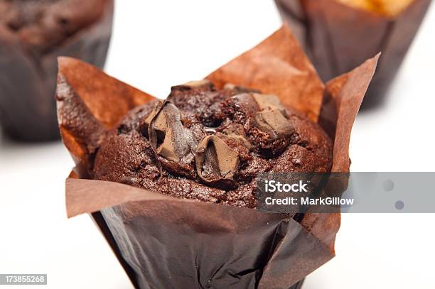 Muffin Al Cioccolato Doppia - Fotografie stock e altre immagini di Alimentazione non salutare - Alimentazione non salutare, Cibi e bevande, Cibo