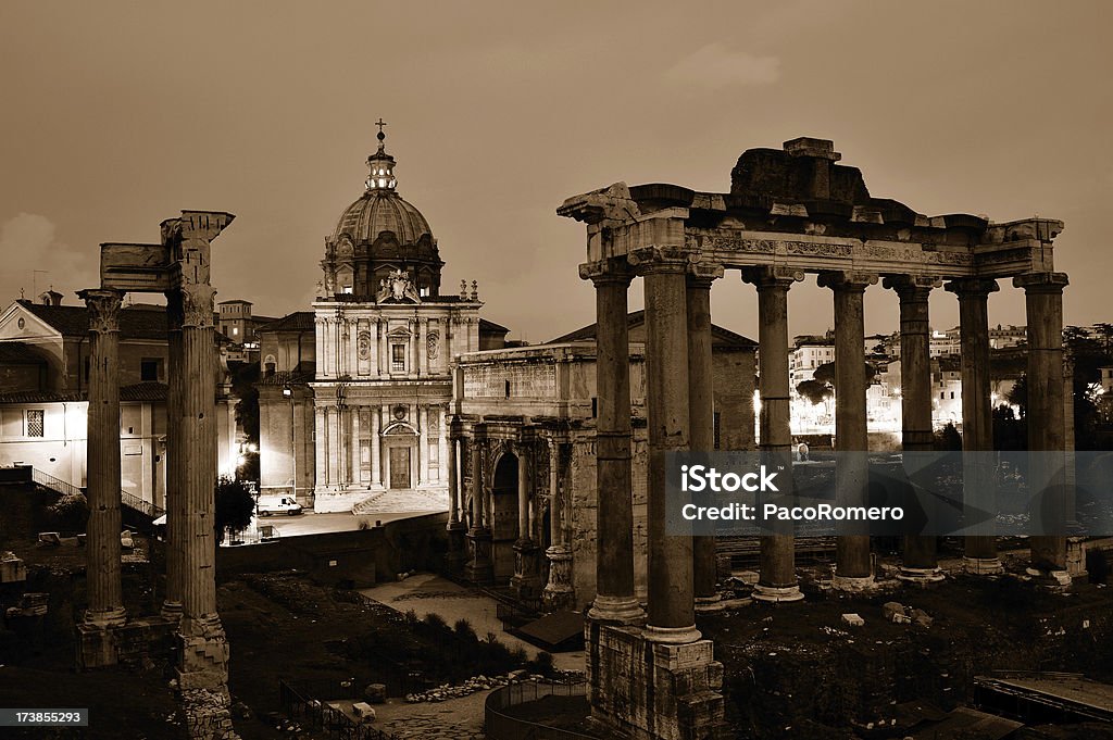 Vista do Fórum romano em sépia - Foto de stock de Realeza royalty-free