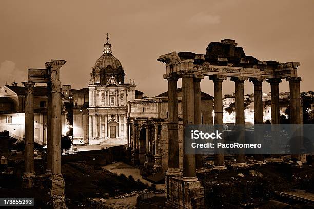 Foto de Vista Do Fórum Romano Em Sépia e mais fotos de stock de Realeza - Realeza, Antiguidades, Arquitetura