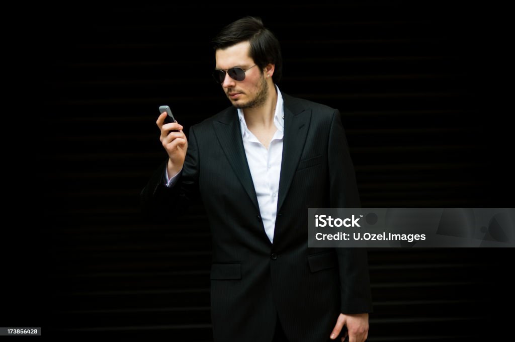 Hombre en negro - Foto de stock de A la moda libre de derechos